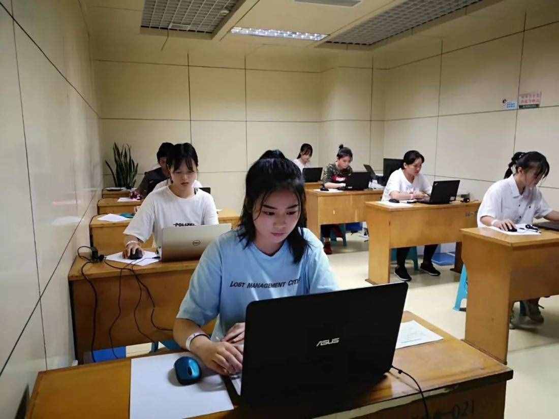 女孩参军前的体检，严格程度让人难以想象