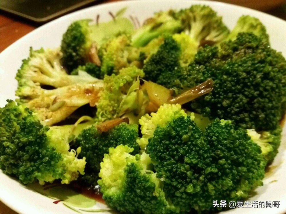 晚上是减肥黄金期，把晚餐换成这4道美食，吃了也不会增肥