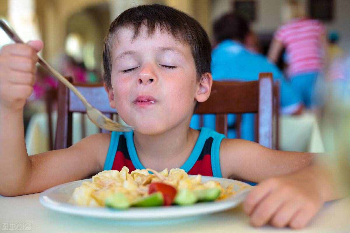 很多家长朋友都面临过孩子不吃饭的困扰，孩子不吃饭是什么情况？