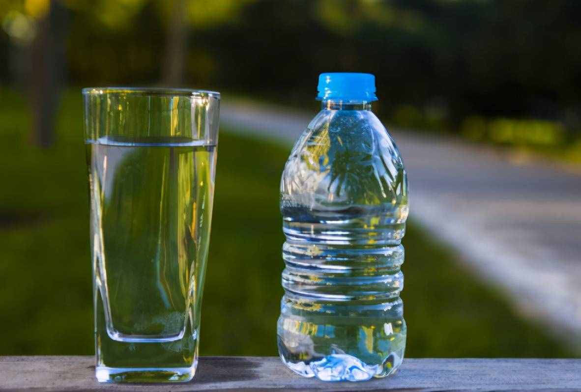都是水，自来水、矿泉水、纯净水哪种好？区别很大，喝对水更健康