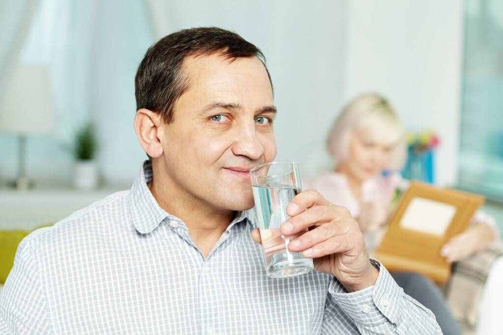 勤喝水，不仅利尿排毒，对身体还有8大好处，很少人知道