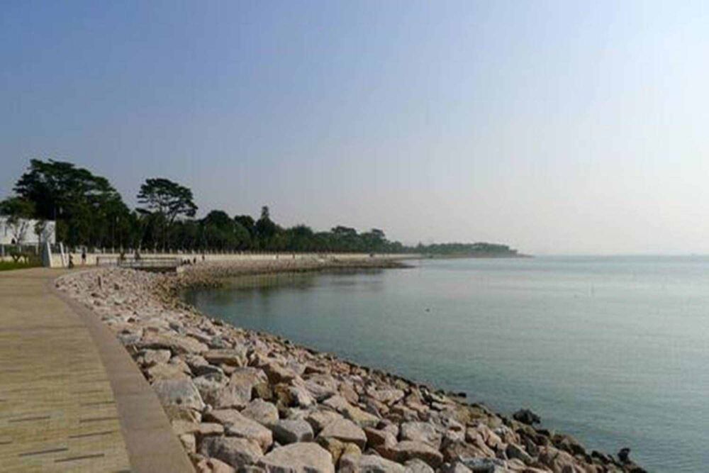 深圳湾公园是休闲游玩的好地方，景点众多，还有人工沙滩