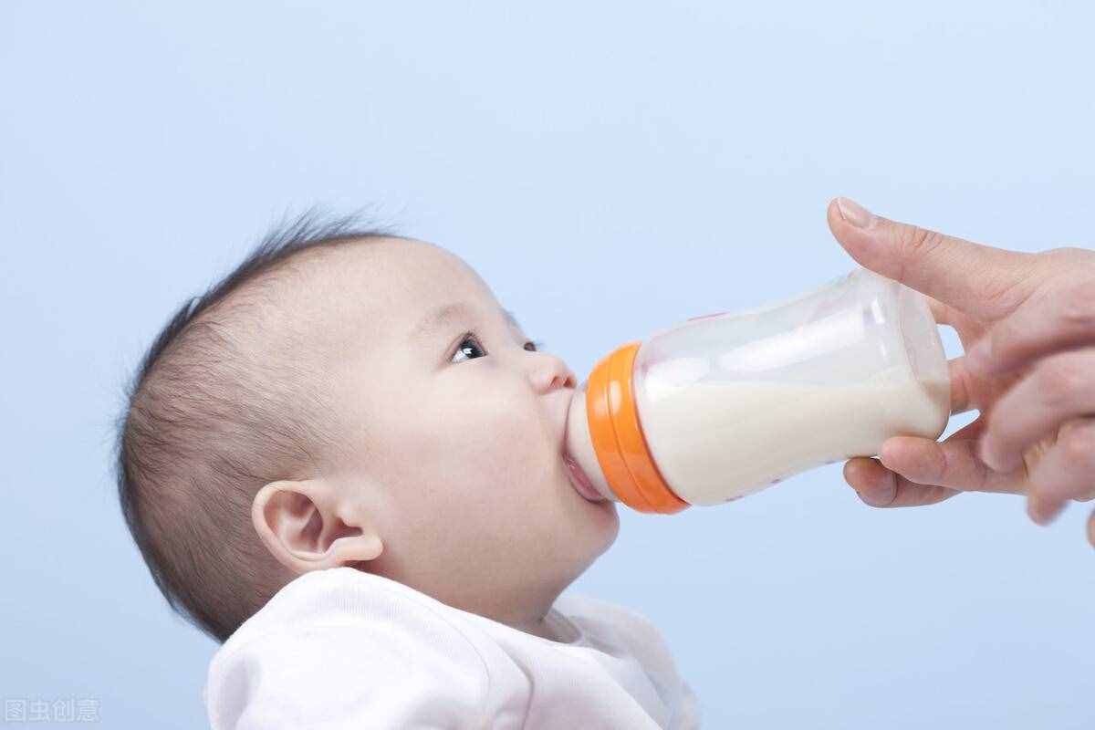 想要尽快让宝宝吃上奶，家人要掌握这套开奶手法，帮宝妈缓解痛苦