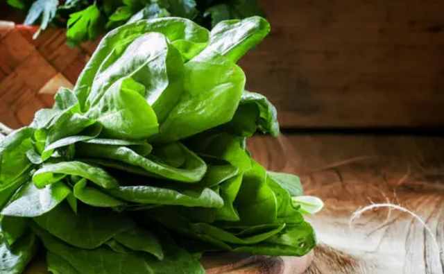 尿酸高的人，多吃蔬菜就行了？预防痛风发作，这4种蔬菜需少碰