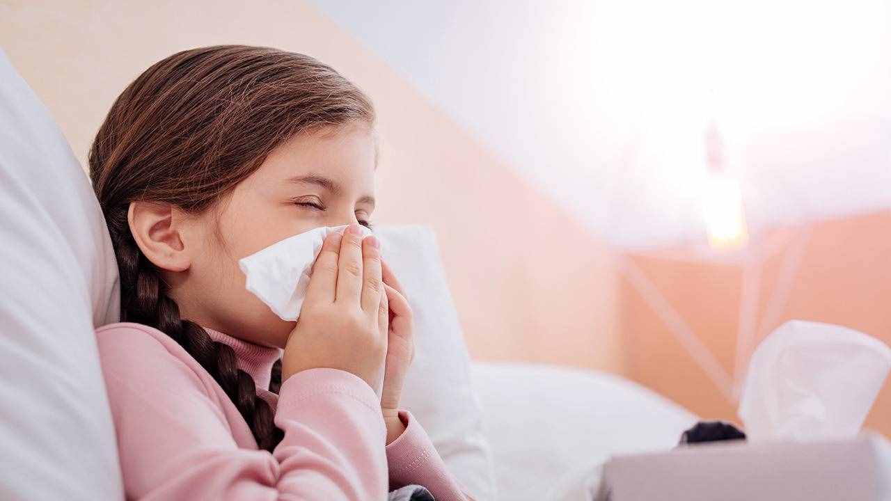 感冒一般由病毒引起，具有传染性，缺乏既定的诊断程序或特定治疗