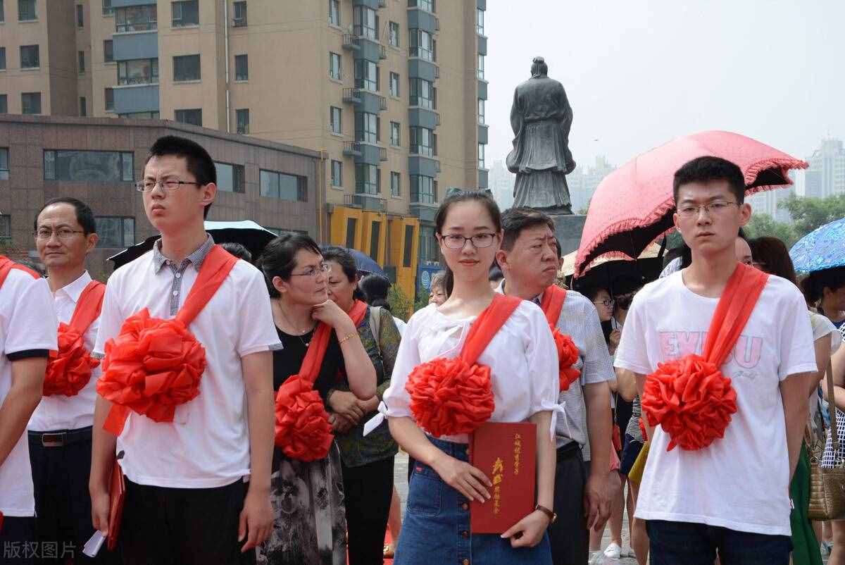 女生除了报考师范院校和医学院校之外，还能选择报考哪些专业？