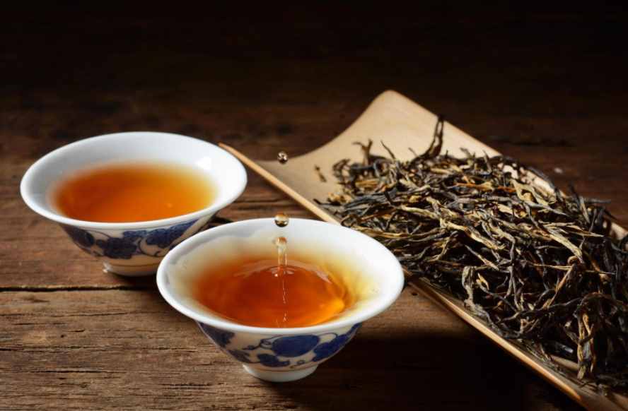 白茶、绿茶、红茶等大茶类，哪种最适合秋冬季节饮用？