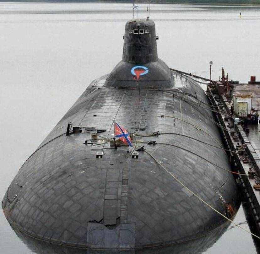 俄最强大的攻击核潜艇下水，排水量1.5万吨，携带72枚鱼雷