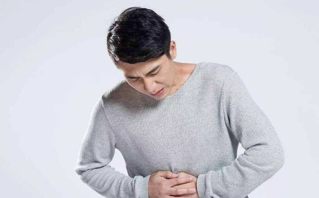 下腹痛，可能是哪些疾病的征兆？男女也有不同，5种情况尽快就医
