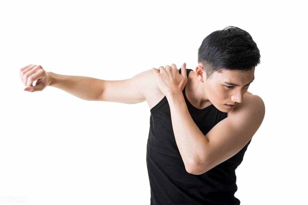 肩膀疼痛，都是哪些疾病的前兆？医生列全10种病因，对照自查