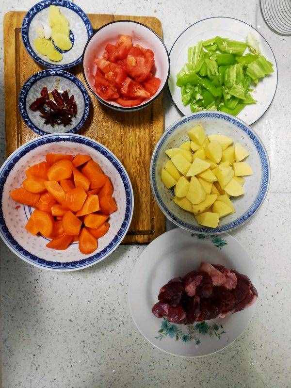 土豆胡萝卜炖牛肉在家做，美味又营养，轻松又简单