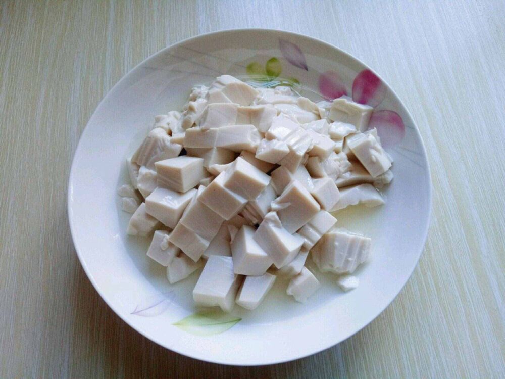鸭血烩豆腐，一道适合女孩子吃的烩菜，赶紧来了解一下吧