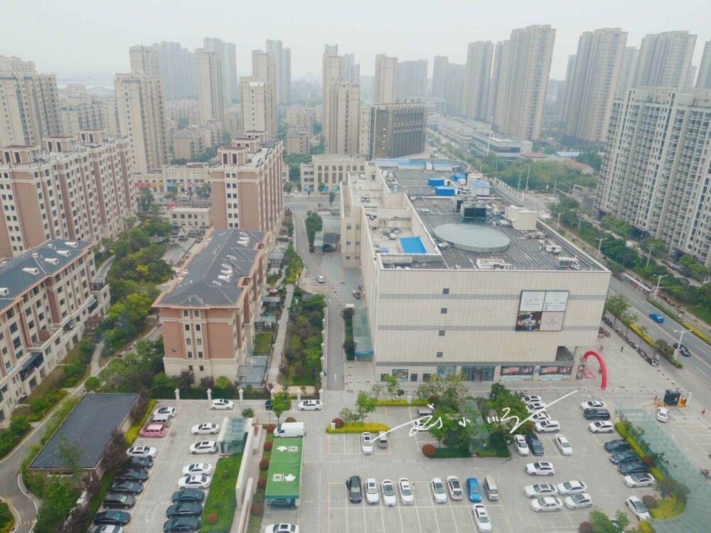 江苏省徐州市下辖的一个县，境内有机场，好多游客还不认识名字