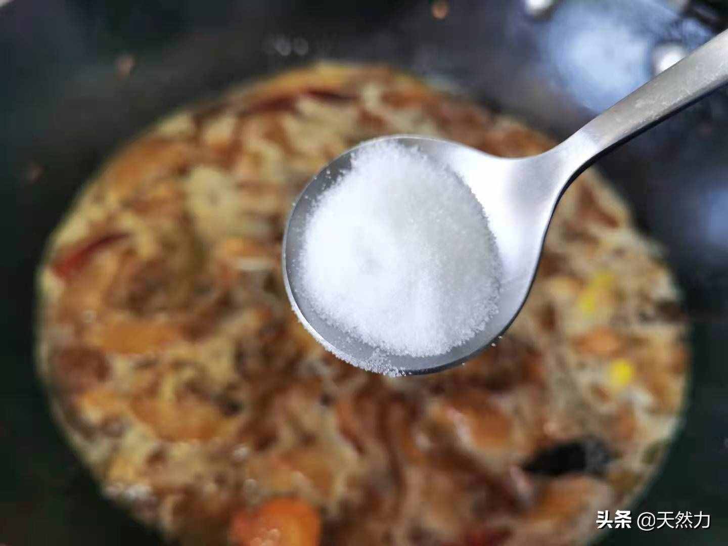 炒鸡简单又好吃的正确做法，不柴不腥，鸡肉滑嫩入味，超下饭