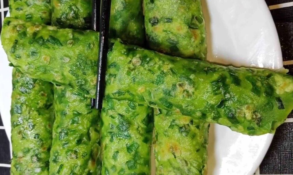 韭菜用这个方法做成韭菜饼，柔软鲜香简单，比韭菜盒子还好吃