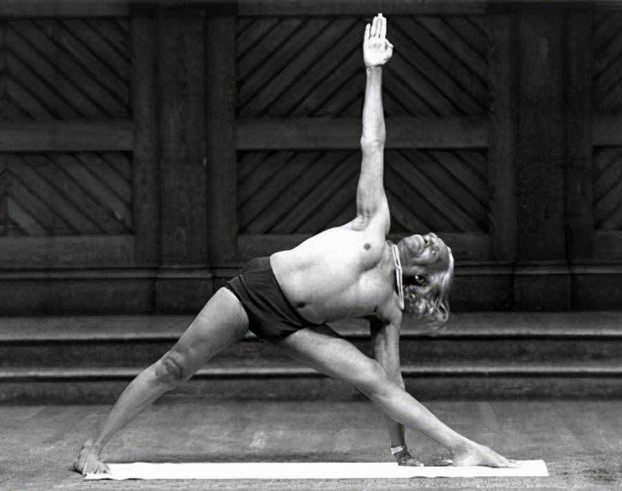 从来大道至简：一个瑜伽山式，就能自我纠正各种X型腿和O型腿