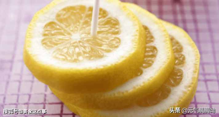 自己泡的柠檬水为啥口感发苦? 原来忽略了这1步, 不苦才怪