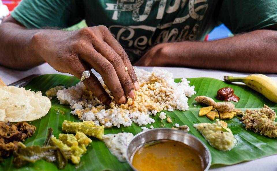印度人吃饭用手抓，为何不用餐具？这其中有很大来源