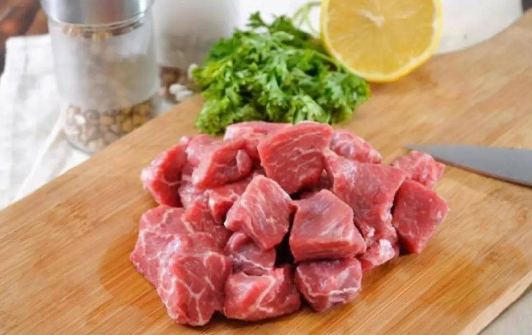 保存肉类，“最忌”直接塞冰箱！多做1步1月都不坏，和鲜肉一样