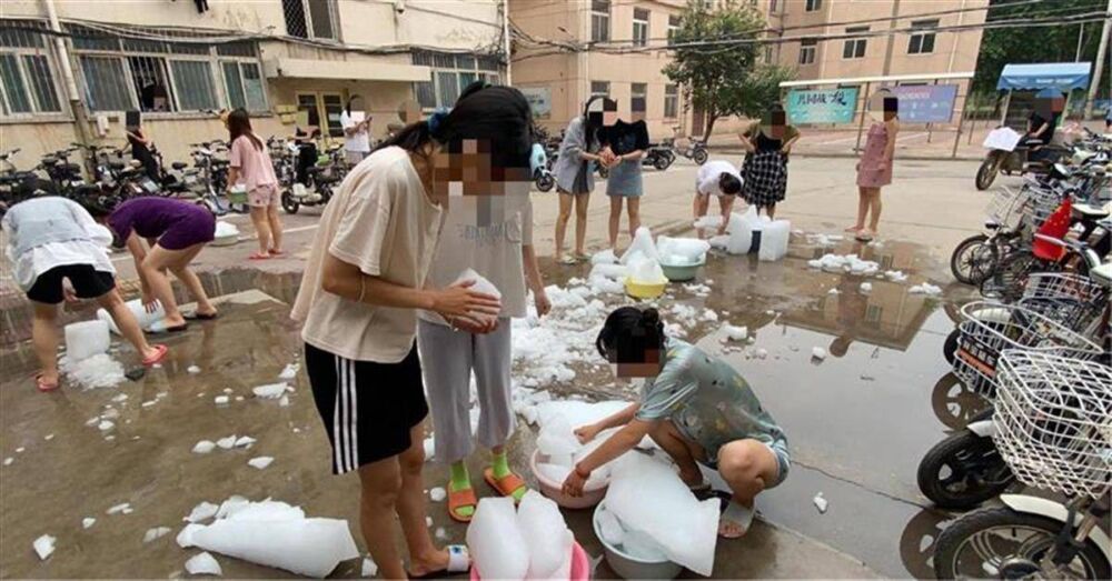 邯郸学院发70吨冰块降暑引热议，效果有限学生还是盼望安空调