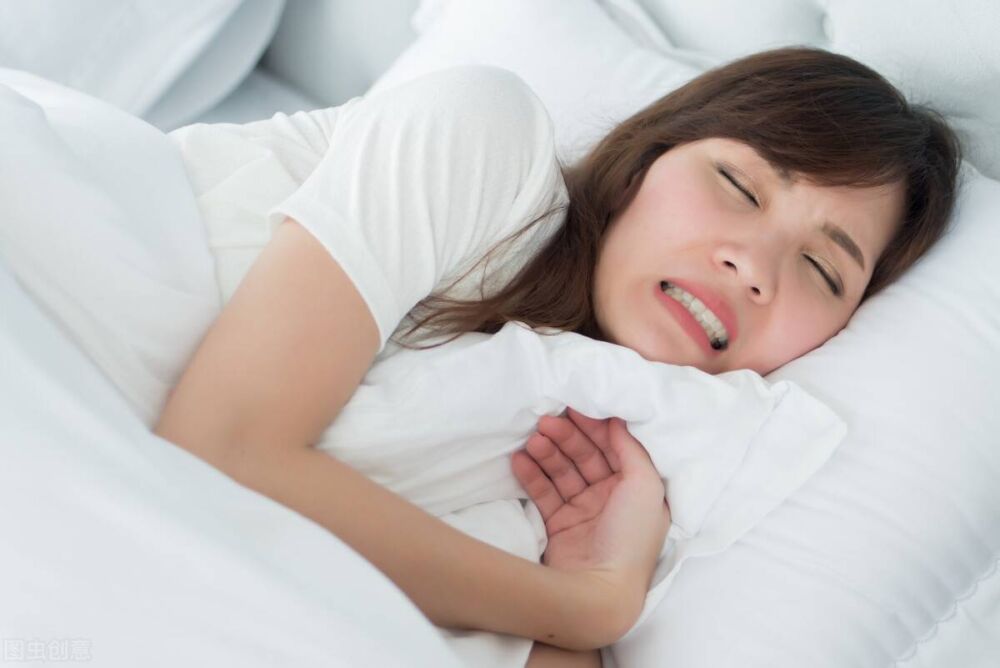 晚上睡觉为什么会磨牙？如果这四个原因都中了，务必及时就诊