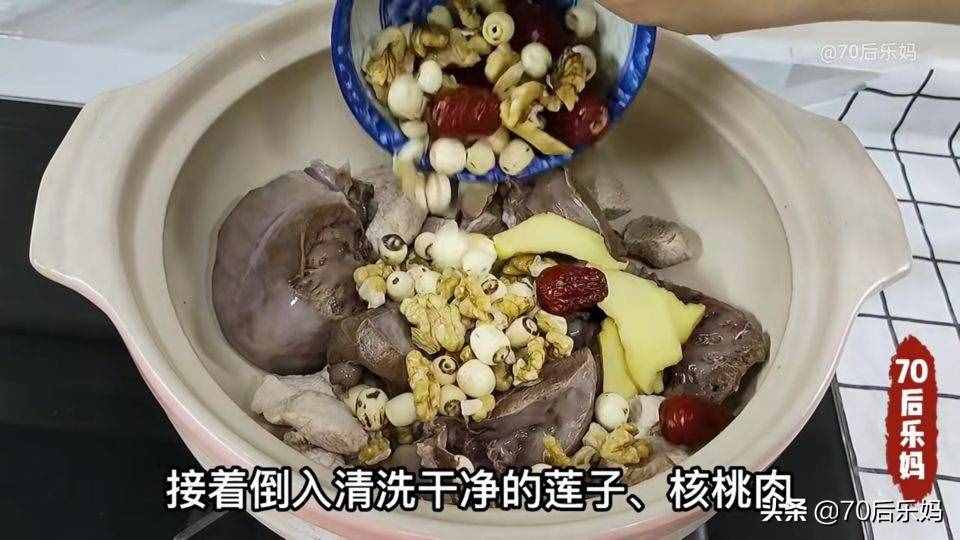 养生专家、省中医院杨教授推荐夏日靓汤「核桃莲子红枣猪心汤」
