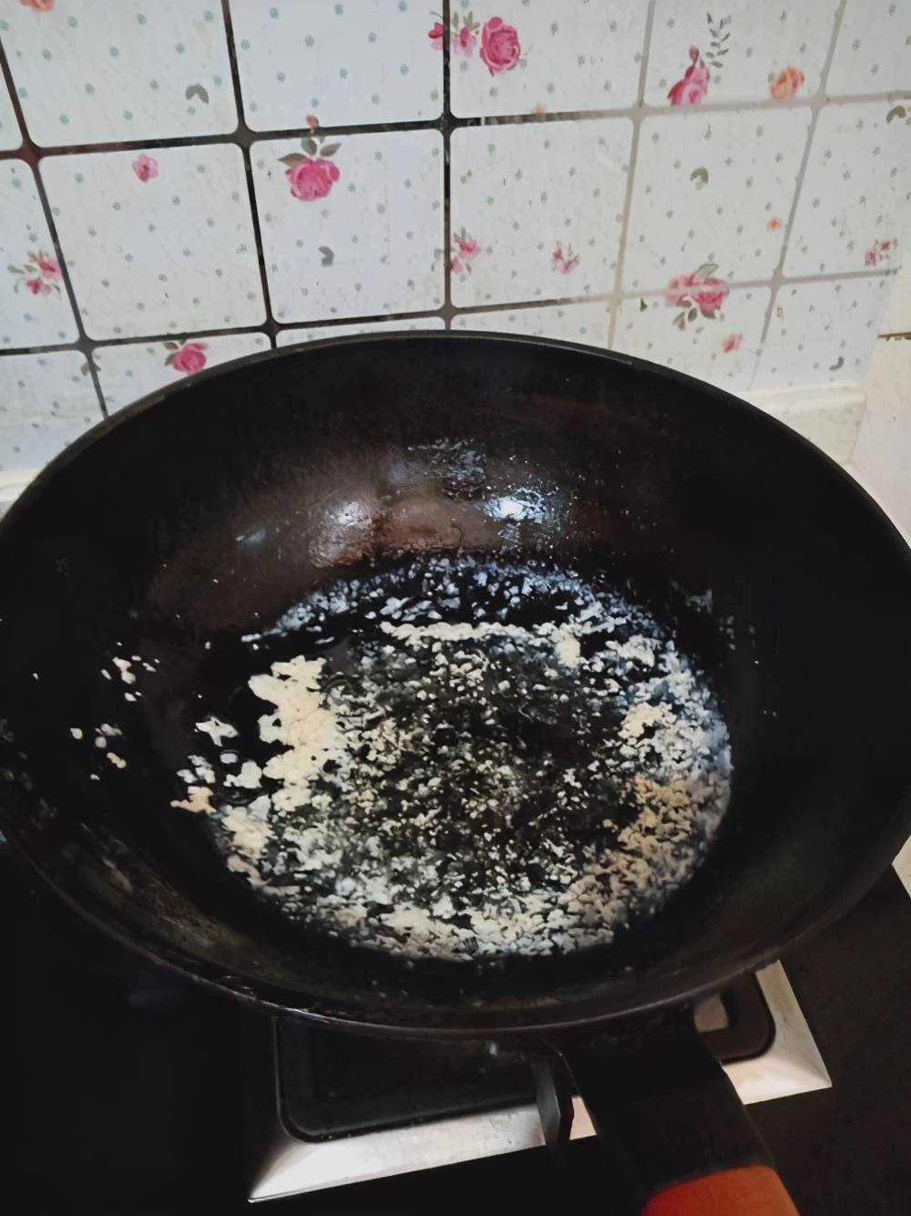 为什么不粘锅用着用着就粘锅了？这三点太多人犯了，赶紧改吧