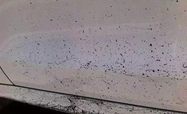 车漆沾上沥青了，怎样才能清除？