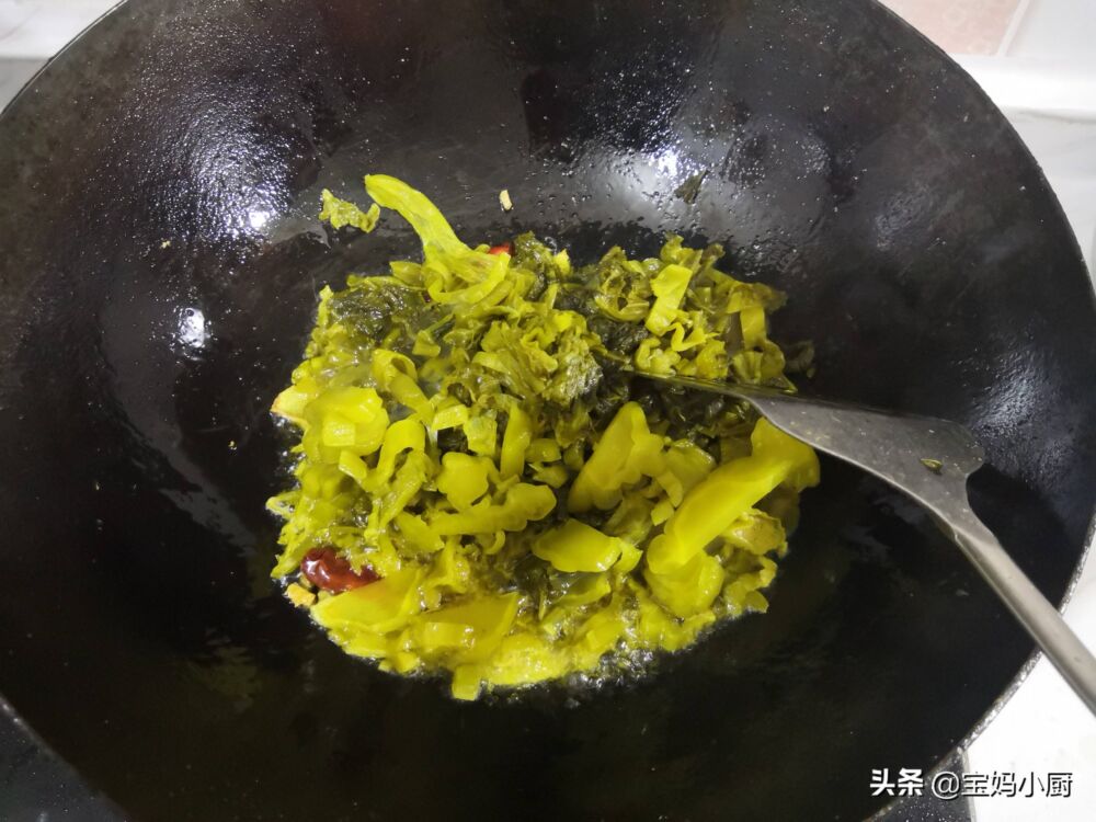 做酸菜鱼，两个要点要记牢，汤鲜美，鱼片不碎，每次上桌都三光