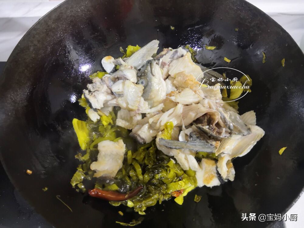 做酸菜鱼，两个要点要记牢，汤鲜美，鱼片不碎，每次上桌都三光