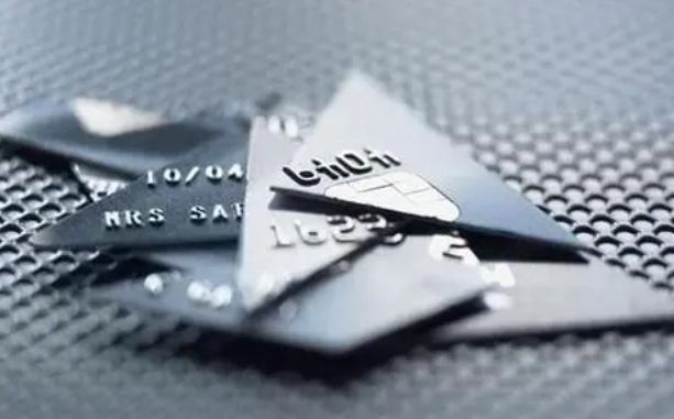 卡友须知：信用卡过期怎么办？更换新卡注意事项合集