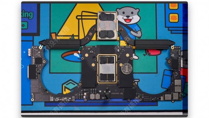 实机拆解露出M1 Max MacBook Pro的梦幻单热管 双风扇散热器