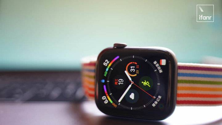 Apple Watch Series 7 的大屏幕，能带给我们多少「大不同」？