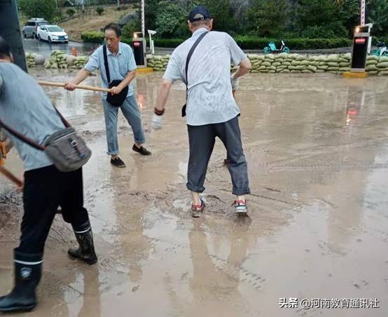 关键时刻显担当！三门峡职业技术学院保卫处学生处齐心协力清淤泥