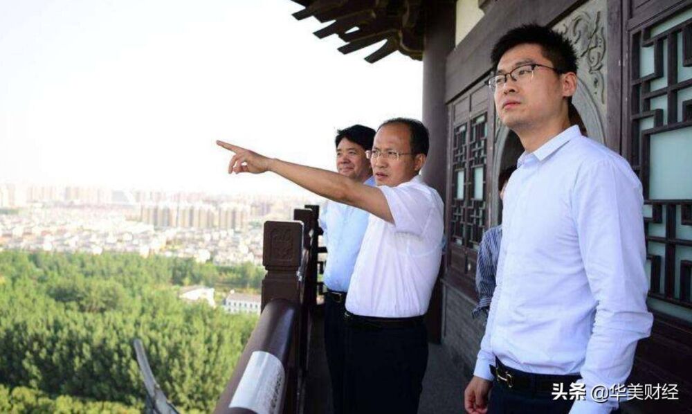 千亿新城控股换届，34岁的王晓松执掌，7位高层身价超千万
