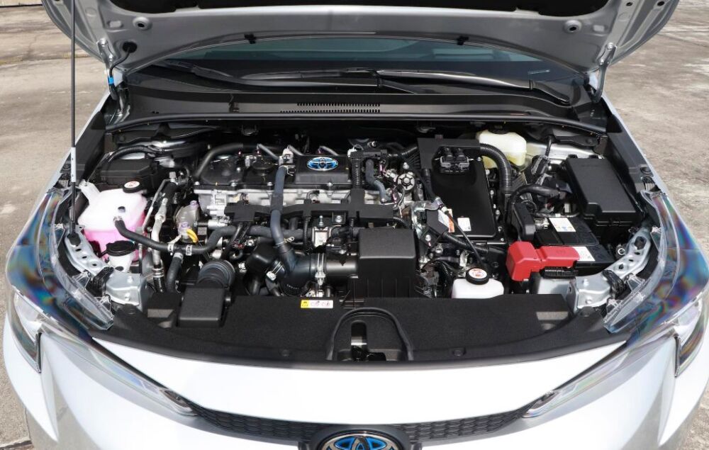 丰田雷凌：6月卖出2.4万台，试驾1.8L双擎版本车型