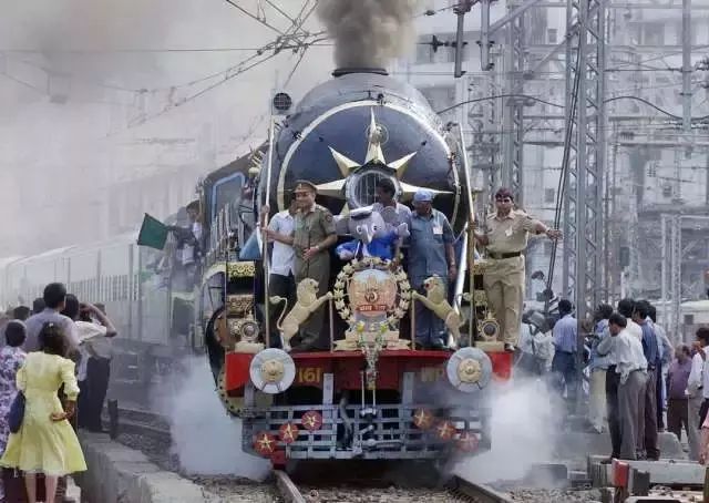 其他国家的火车只有站票和坐票，唯独印度火车居然还有“挂票”