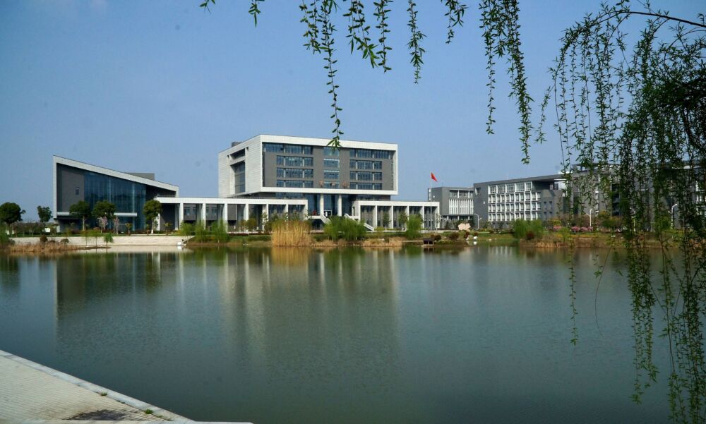 中国医科大学与中国药科大学分数线对比，医科比药科更有魅力？