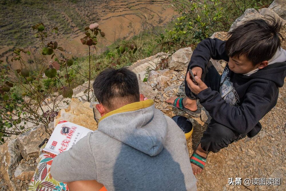 佳茵印像读图读图：《大山里的网络课堂》