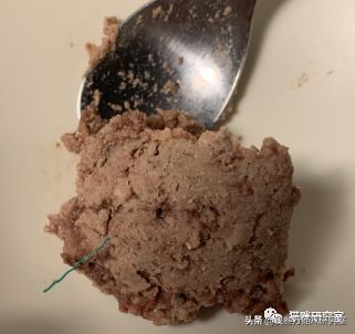 巅峰罐头分析，罐头和猫粮没什么区别，1份猫粮 4份水=罐头