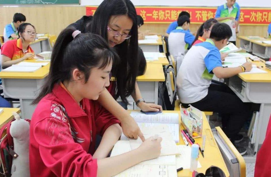 中学生学习疲劳，会陷入失眠困境，学会调整放松学习更有效率