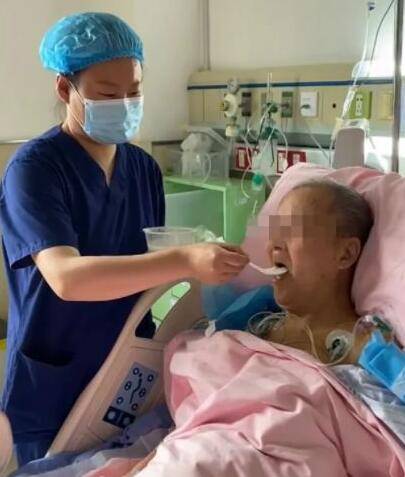 无需开胸 南京明基医院为84岁高龄老人“超微创”换“心门”