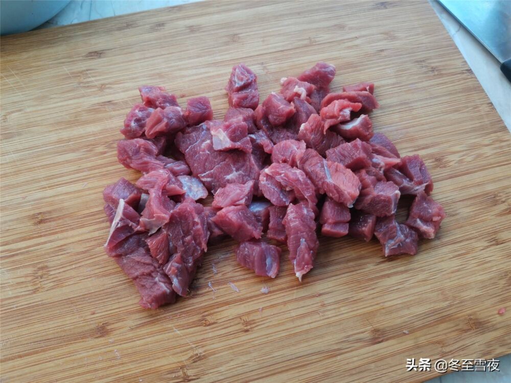 烧烤自己在家做，牛肉特好吃的做法，味道像烤串，嚼着像牛肉干