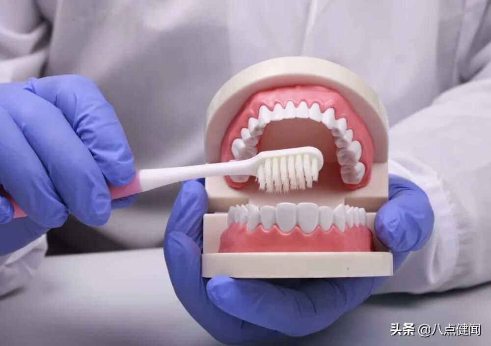种牙进医保？看上去很美；洗牙能进吗？希望也不大