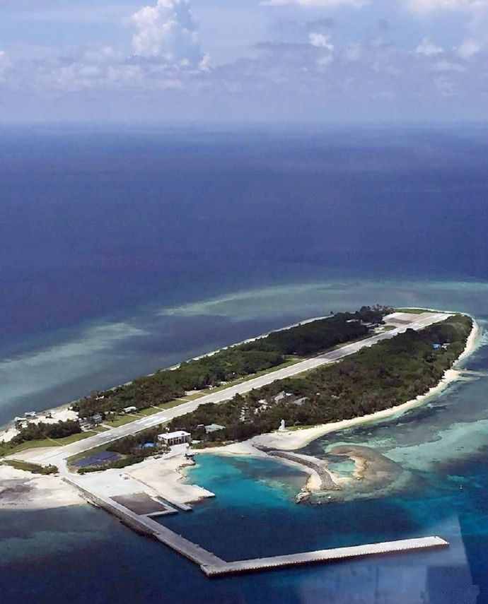 南沙群岛最大的岛屿面积已超过中途岛，为我国实际控制的岛屿