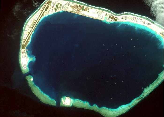 南沙群岛最大的岛屿面积已超过中途岛，为我国实际控制的岛屿