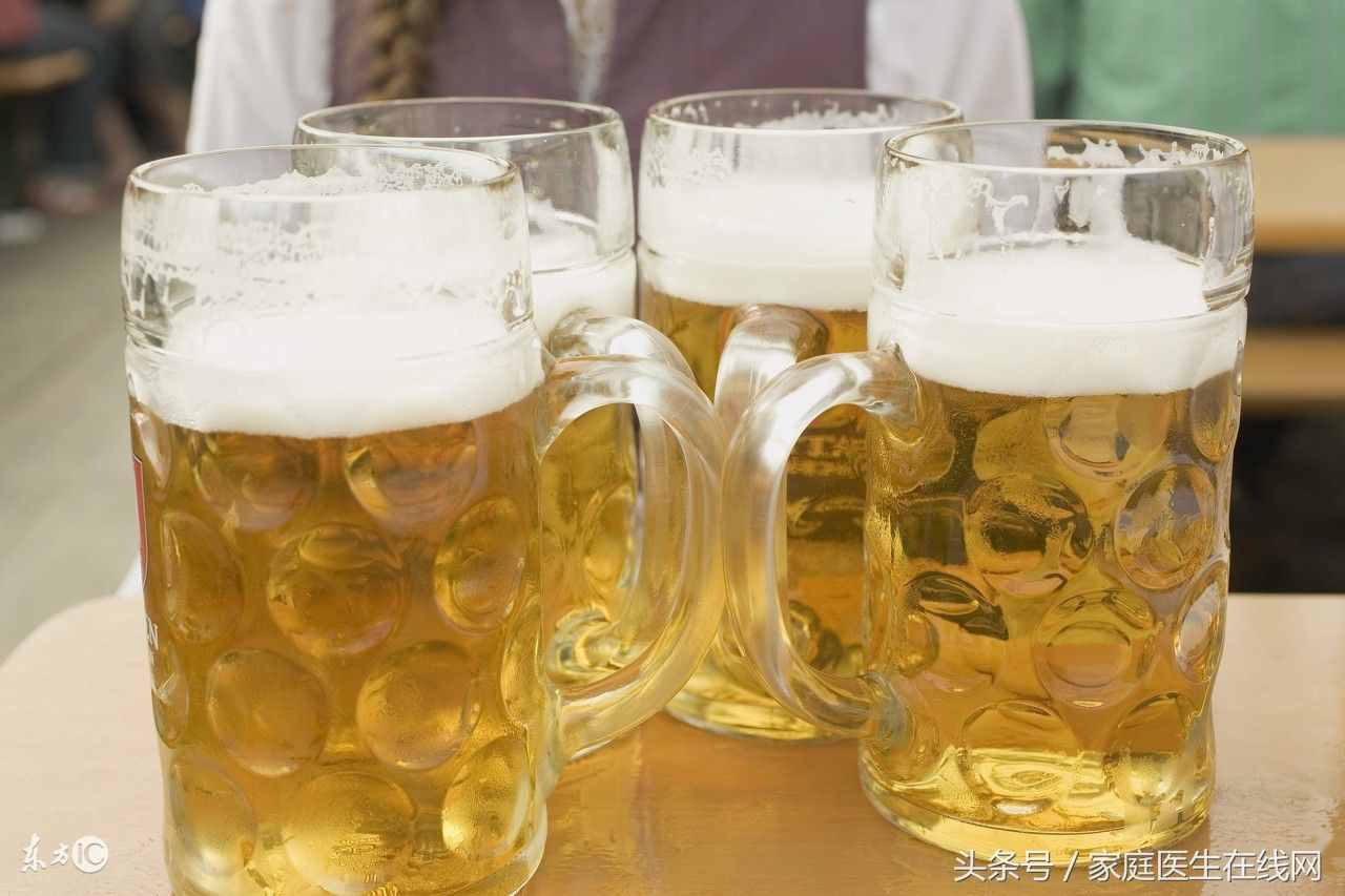 过度饮酒有害健康！适量喝点啤酒，却对人体有这4大益处
