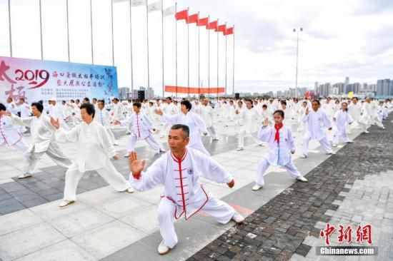 48式太极拳口令吴阿敏（吴阿敏48式太极拳）