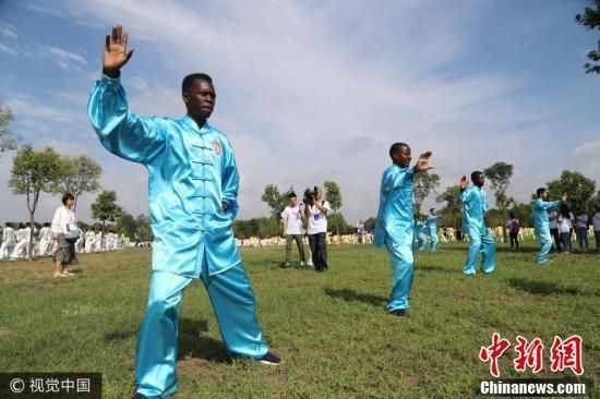 48式太极拳口令吴阿敏（吴阿敏48式太极拳）