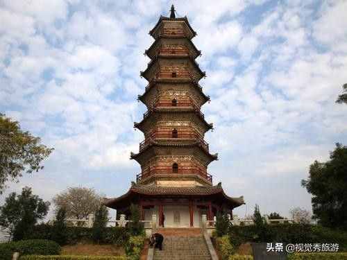 历史悠久，塔式典型，为东江著名古迹，广东省河源龟峰塔